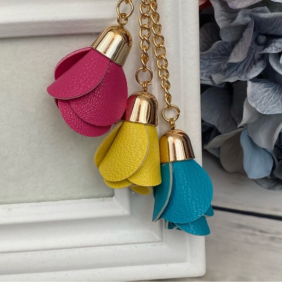 Multicolor Triple Rose Charm with Beads Keychain - Picture 5 of 12